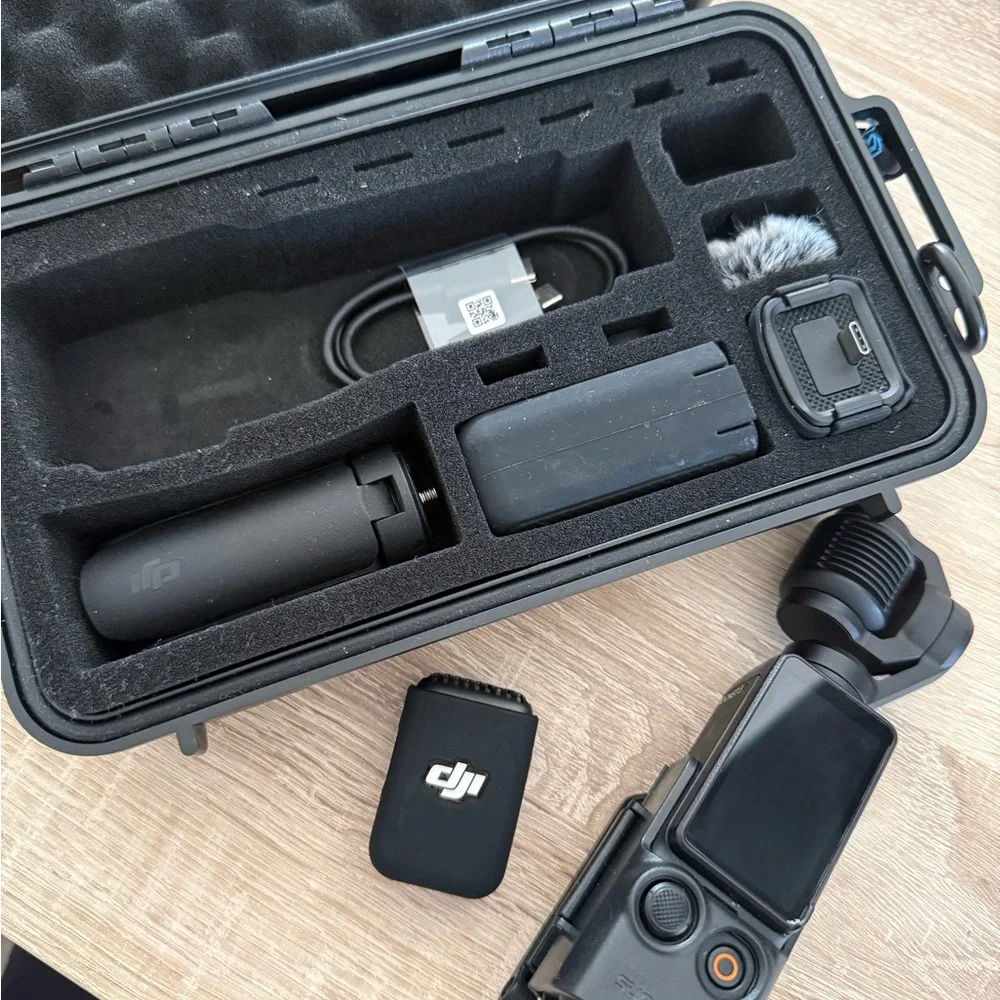 DJI OSMO POCKET 3 Creator Combo with Accessories NEW (used 2x)